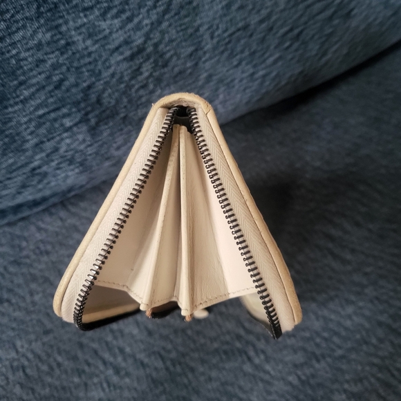 Bottega Veneta Intrecciato Zippy Zip Wallet Cream Ecru Leather,,Authentic!! - Picture 4 of 14